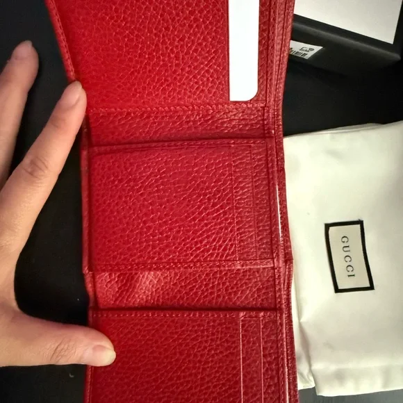 Gucci GG Marmont Pebbled Leather Compact Wallet - Picture 2 of 4